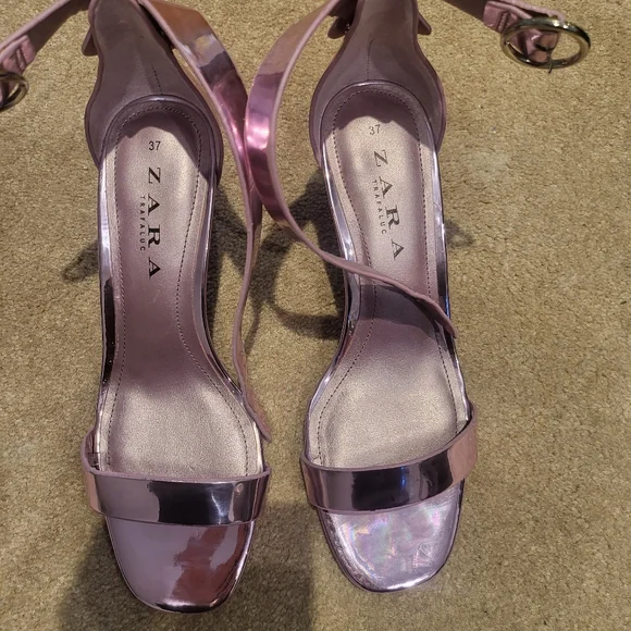 Heels shoes - Picture 2 of 3